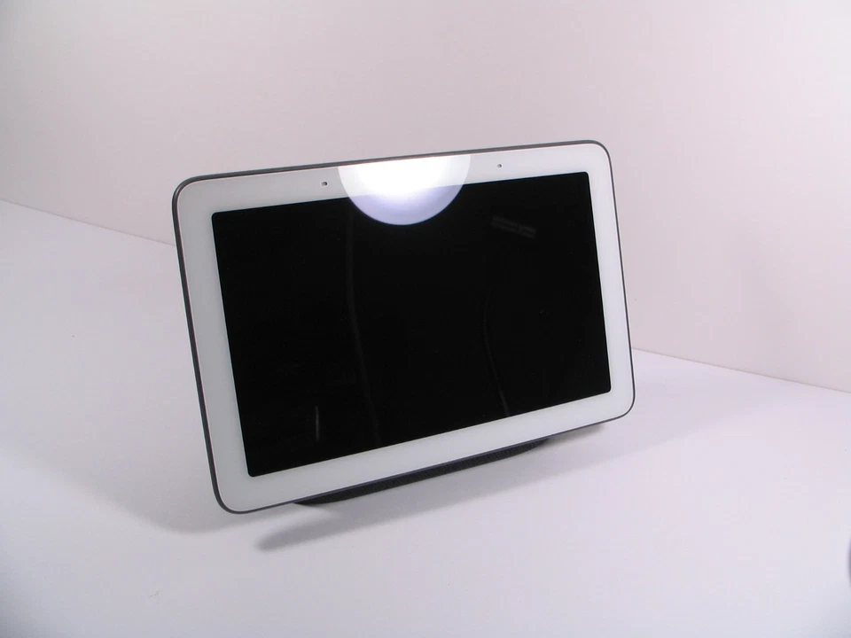 Google Nest Hub H1A 7" GA00515-US Pantalla Hogar Inteligente Carbón Funciona Muy Bien Foto 3 de 4