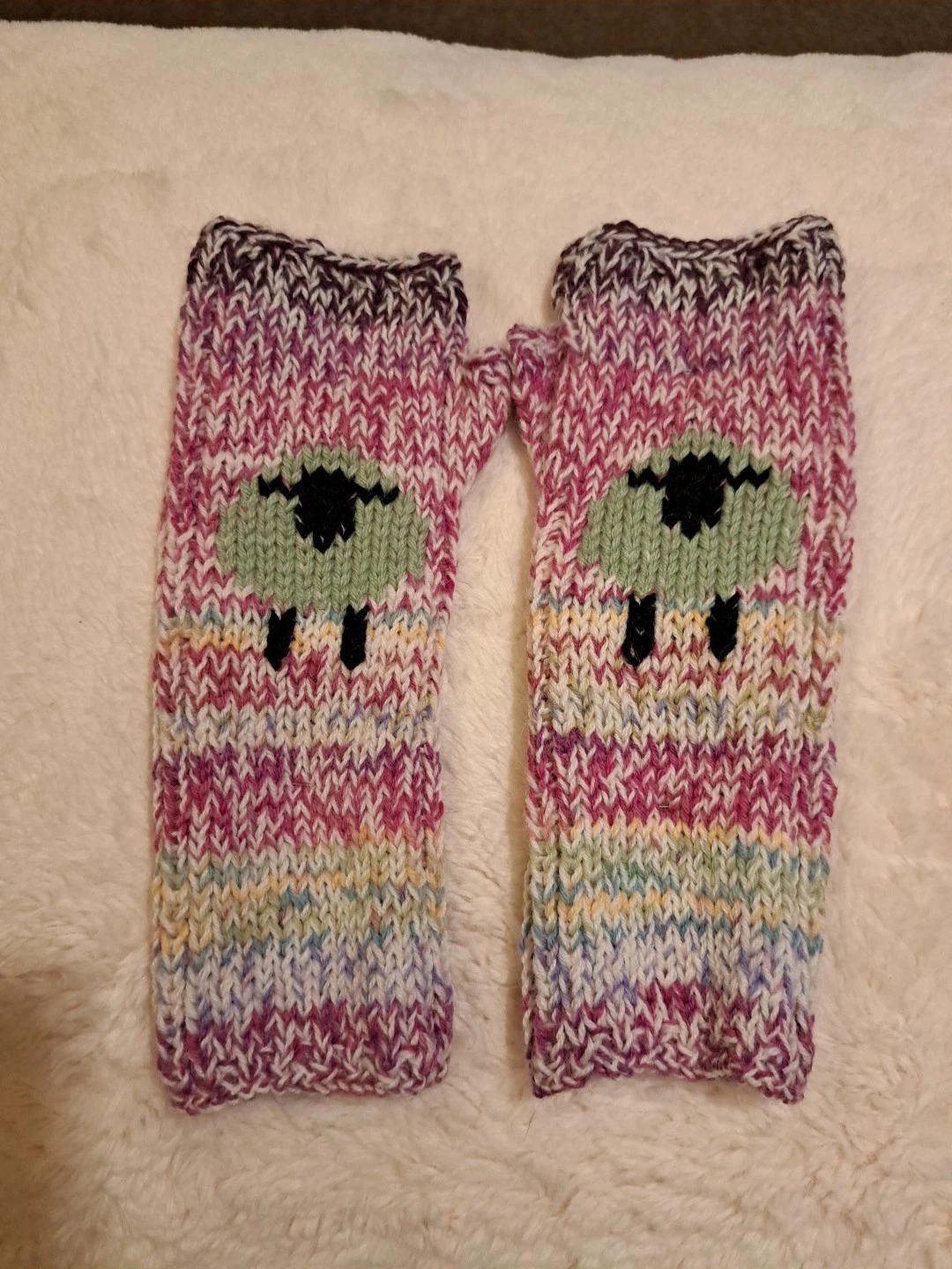 Bärbels leg warmers wrist warmers gloves sheep colorful handmade unique
