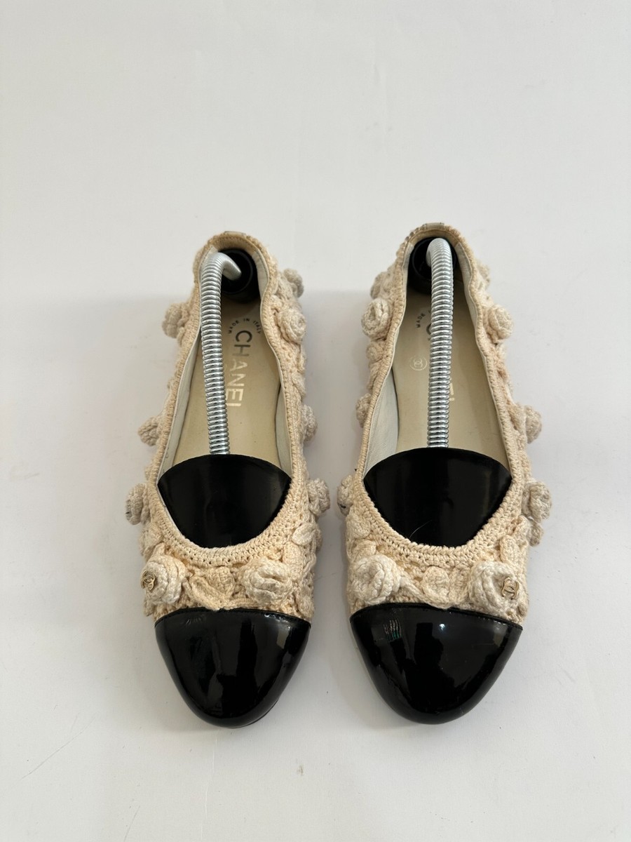 レア！CHANELシャネルランウェイ ノット ツートーン パンプス Chanel Crochet Patent Cap Toe Ballerina Flats White Black Size 36