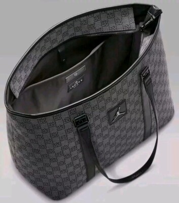 JORDAN ロゴ入りグレー中型バッグ Air Jordan Monogram Backpack 'Grey' FJ6784-015