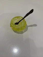 E.E. Ed Bowman Glass 1986 Yellow Vaseline Wetzel Regal Knob Salt Dip S505