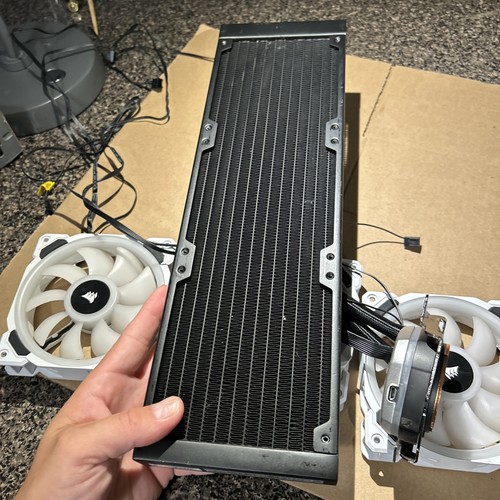 Corsair iCUE H150i RGB PRO XT Liquid CPU Cooler with 3 Fans And Rgb Hub - Afbeelding 14 van 14