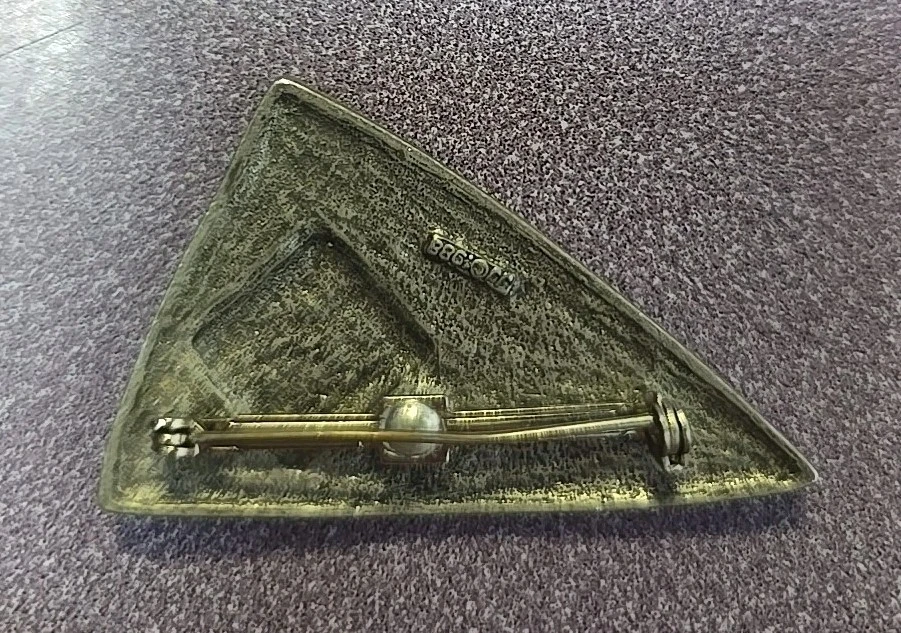 Prendedor de piedra negra con motivo indio egipcio peltre plata joyería jonette "JJ" Foto 2 de 3