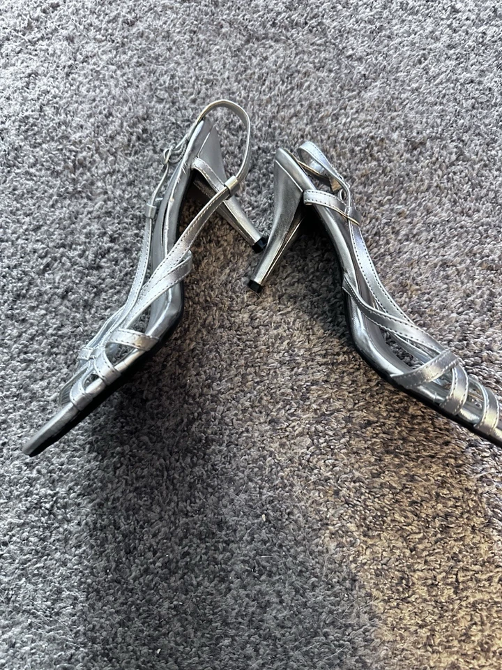 Fioni Night Women’s Silver Back Strap Kitten Heels, Open Toe Sz 7.5 - Image 2 of 4