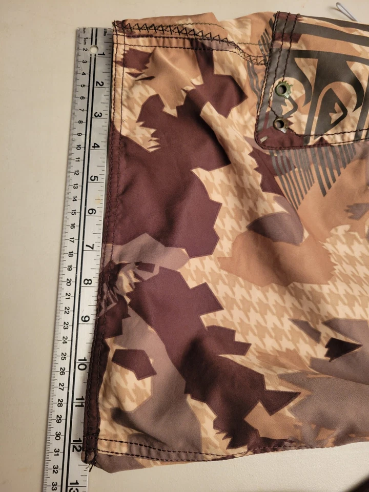 Pantalones Cortos de Tabla Quiksilver Camuflados Hombres 32 Marrón Surf Patín Y2K Retro Perro Perro Diente Foto 4 de 4