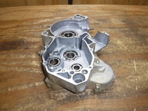 2003 Cr250r Crankcase Right Side Engine 2003 2004 - Picture 7 of 9