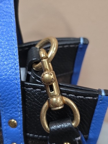 Coach Field Tote 22 Crossbody Horse & Carriage Print & Carriage Badge NWT C8456 - Picture 4 of 15