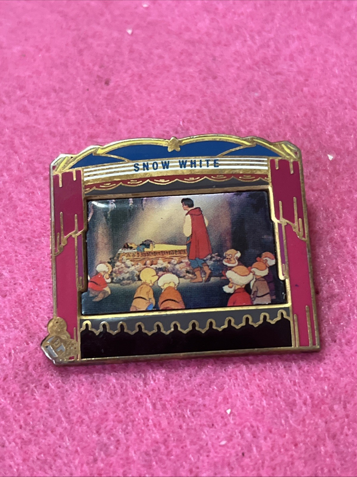 Japan Disney Store LE 2500 Snow White Theater Pin 