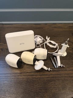 Arlo Pro Wi Fi Indoor/Outdoor Security Camera BUNDLE FLAWLESS
