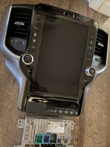 2020 2021 2022 2023 2024 RAM 1500 12” SCREEN WITH MODULE RECIEVER UC5 UNLOCKED - Picture 3 of 6