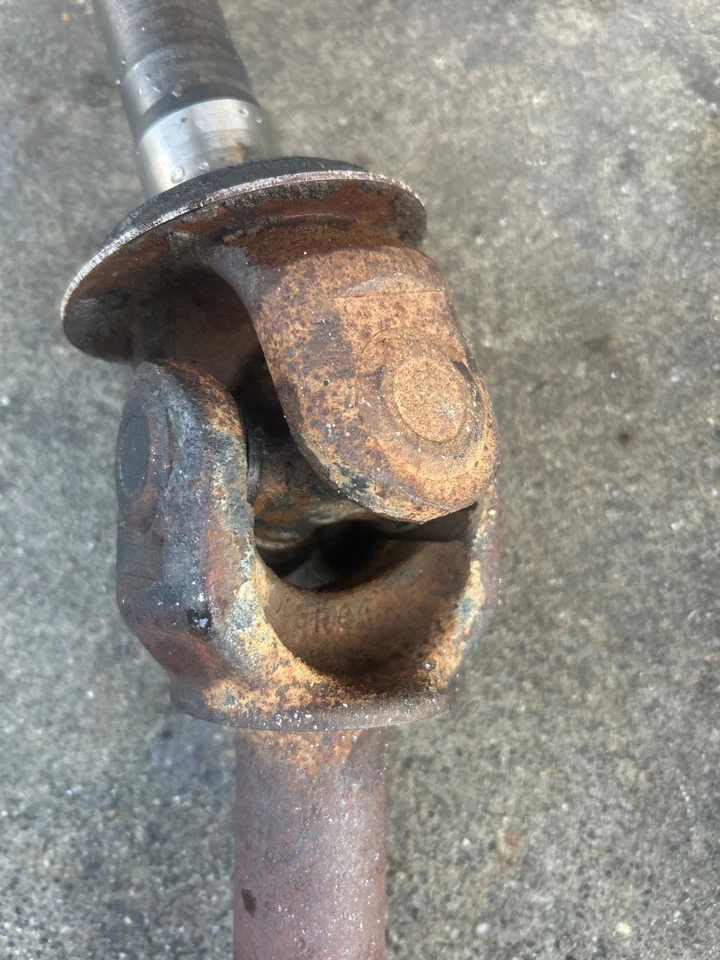 1973-1980 Chevy K5 K10 K20 Dana 44 Front Left and Right axles used - Image 4 of 4