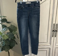 Signature by Levi Strauss & Co. Gold Label Totally Shaping Pull-on Skinny Jeans