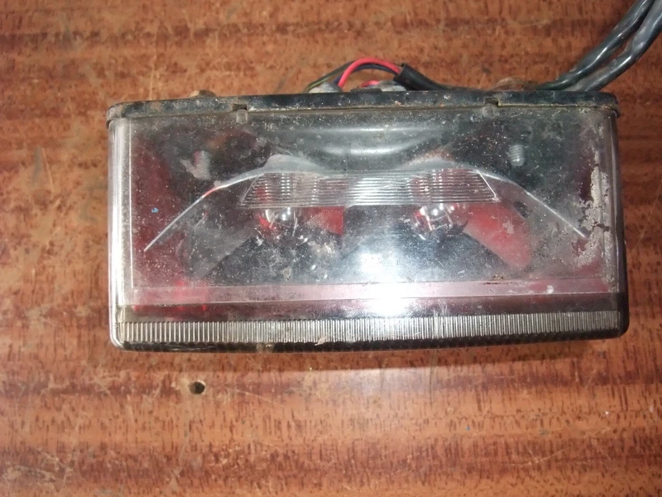 LUZ TRASERA FRENO KAWASAKI ER250 SCORPION Z250 EX GPZ 305 83-On ASSY OEM Foto 4 de 4