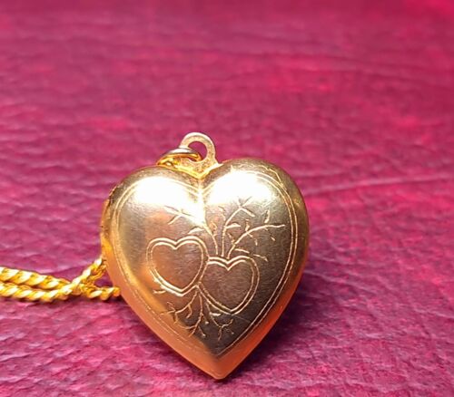 Vintage Heart Shaped Pendant Locket Photo Goldtone Necklace - Picture 1 of 6