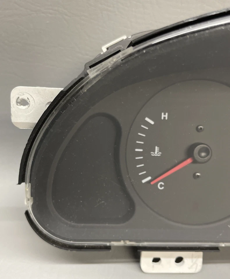 Cuadro de instrumentos velocímetro Kia Sephia 1998 2001 132881 millas OEM Foto 2 de 4