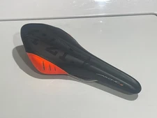 FIZIK ARIONE VS KIUM BLACK AND ORANGE BIKE SADDLE SEAT -EXCELLENT USED CONDITION
