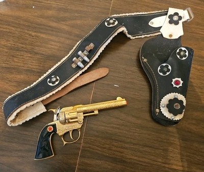 PSTOL CAP REVOLVER ET HOLSTER TWN SET RARE | eBay
