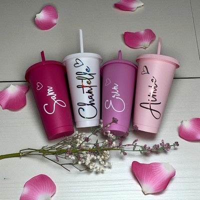 Personalisierte Aufkalttasse mit Namen mit niedlichen flippigen Style Namen mit mehreren Farben