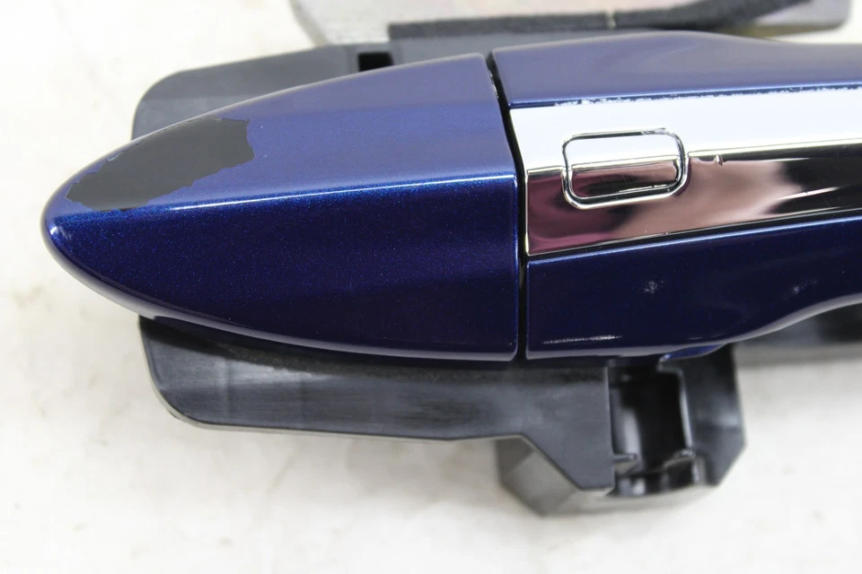 Manija de puerta exterior derecha Infiniti Q60 2017-2022 OEM MY24 Foto 4 de 4