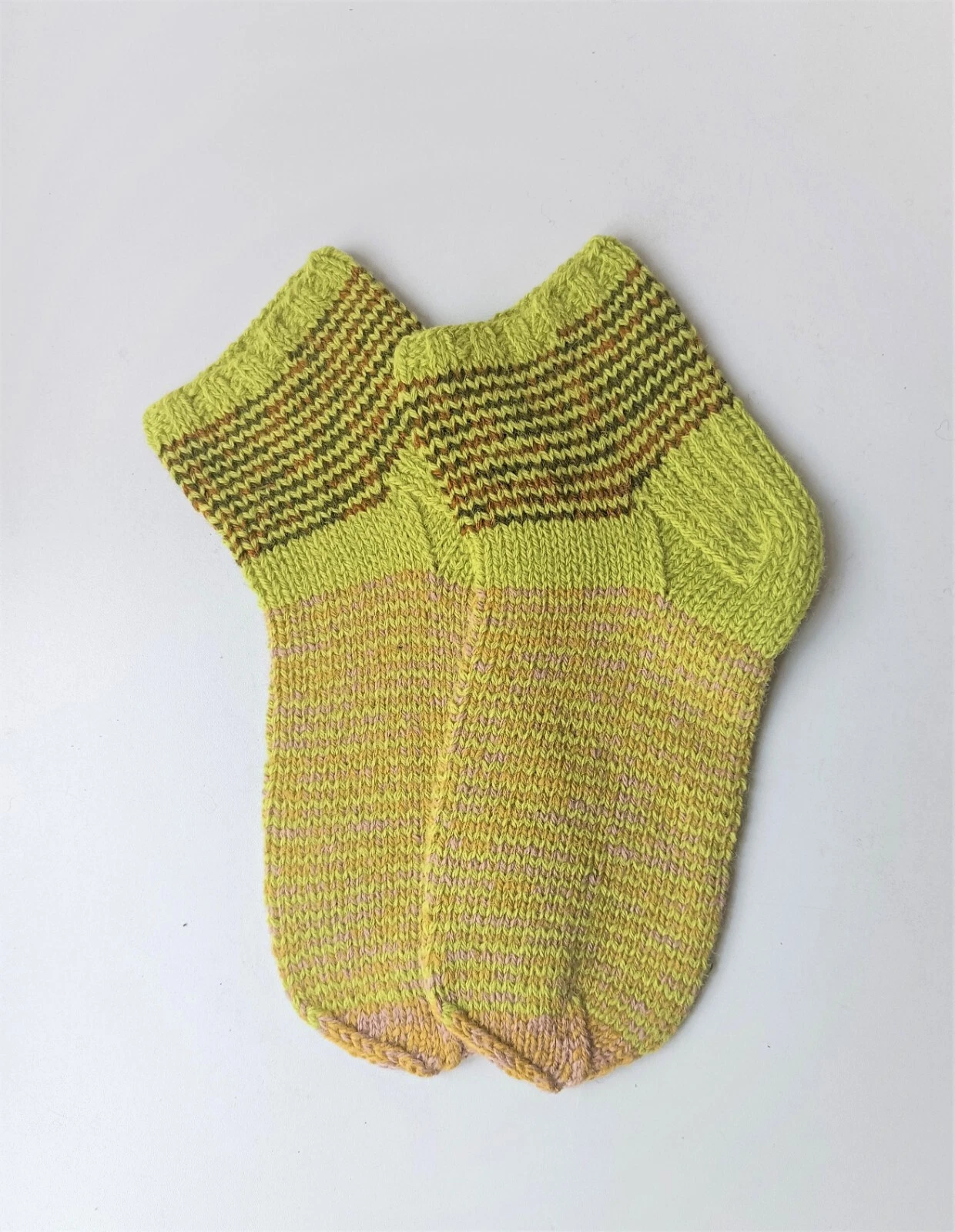 Size 6 1/2 - 8 women 5 1/2 -7 men US / 38-39 EU Hand knitted lambswool socks