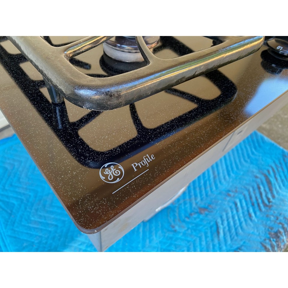 GE PROFILE 30" BLACK GLASS COOKTOP 4 GAS BURNERS DOWNDRAFT VENT FAN