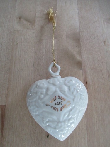 Lenox 1997 Annual Heart Christmas Ornament 24 kt Gold Accents NIB Mint - Picture 4 of 9