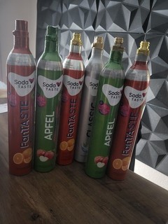 SodaTaste CO2 Zylinder 1 Volle Fanta 1 Volle Apfel 4 Leere