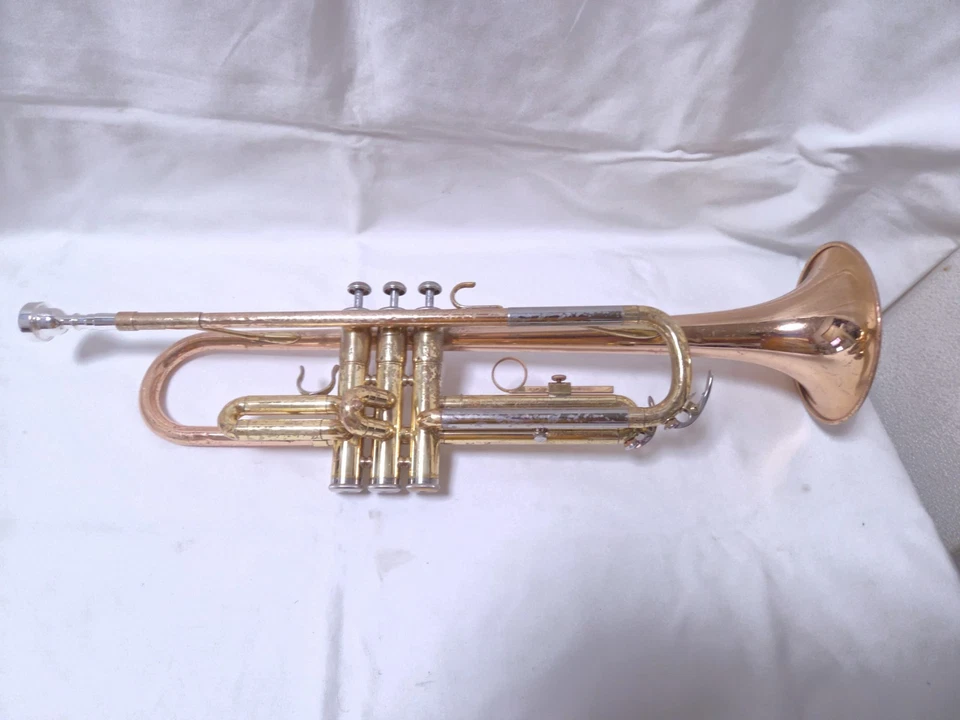 YAMAHA YTR-333 Trumpet (Gold Brass Red Bell) Intermediate / Student Model #2245 - Image 4 of 4