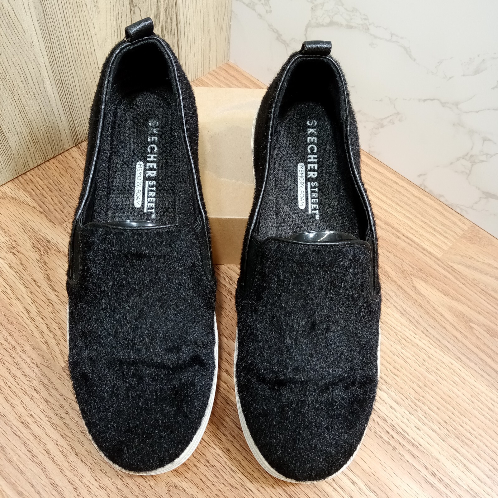 PONY Scarpe slip on Skechers Street donna taglia 7 5 EU 37 5 pelliccia sintetica nere capelli di cavallo