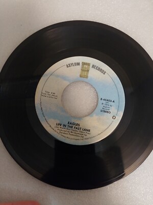 Rock 45 Eagles - Life In The Fast Lane / The Last Resort On Asylum Records. B7