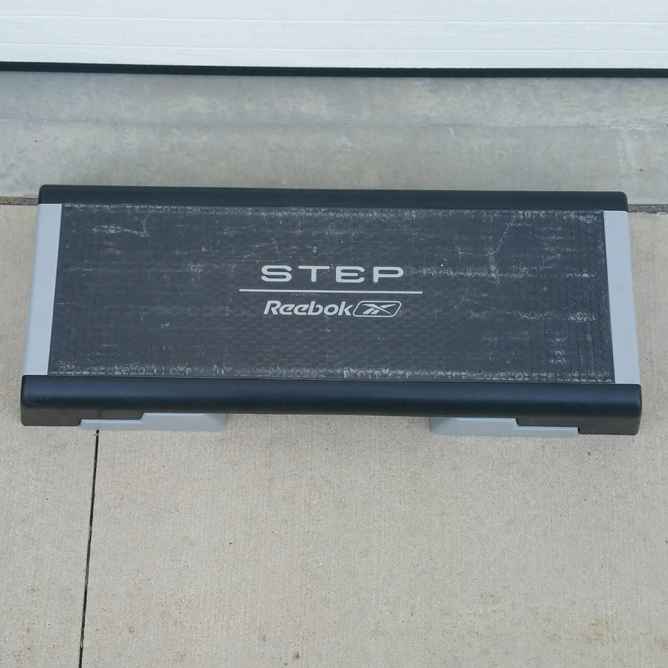 Paso a paso de entrenamiento cardio Reebok Aerobics Stepper con elevadores ajustables 6" 8" 10" altura Foto 2 de 4