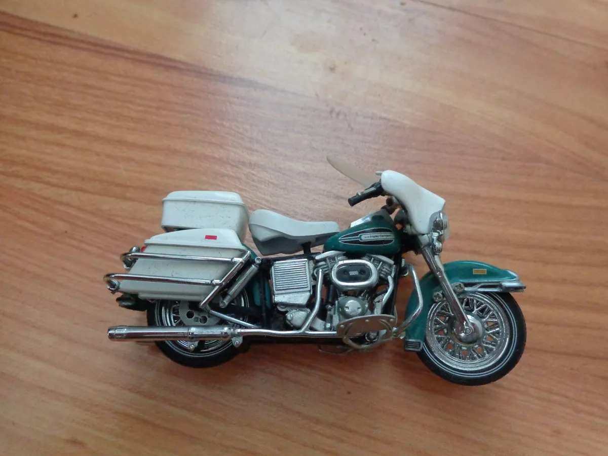 1/24 FRANKLIN MINT CLASSIC 1976 ELECTRA GLIDE HARLEY DAVIDSON MOTORCYCLE  BIKE