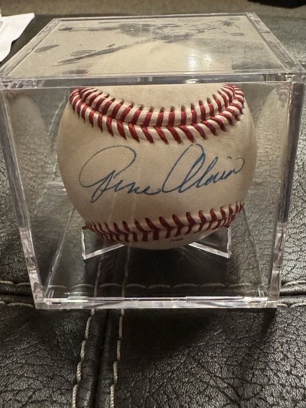 ⚾️ Milwaukee Braves Catcher Gene Oliver Autographed Baseball W/case