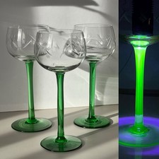 3 alte Uran Weingläser Weinglas mit grünem Uranglas -Stiel, um 1930er, Art Deco