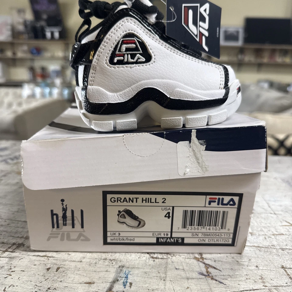 Infant Fila Grant Hill 2 Size 4 Excellent Condition - Image 2 of 4