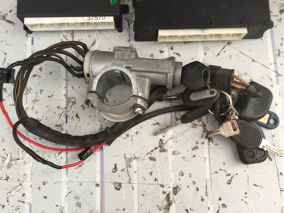 KIT CHIAVE PER PIAGGIO Porter serie 112300-1630 (11>) - Immagine 2 di 4