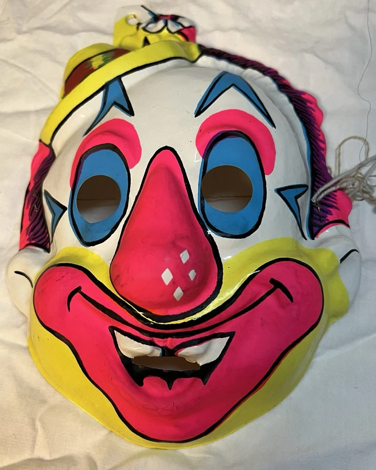 7 vintage 70s 80s Halloween Masks Rambo/ET/Garfield/ALF/Yogi Bear/Clown - Image 4 of 4