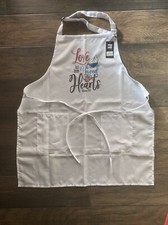 White Apron w/ Pockets   Love has been Poured into our Hearts  NEW With Tags