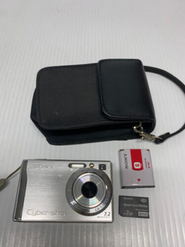 Sony Super Steady Shot DSC-W80 Digital Camera Silver Battery/Memory 2GB/Case