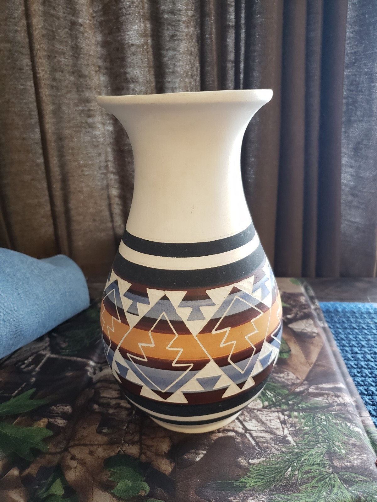 Native American (Sioux) Etched & (Navajo) Pottery Vases Signed by Hepo & PG frog