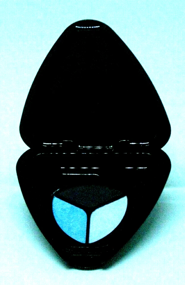 AVON Heavenly Soft Eyeshadow Trio -  F0559 Classic Fit Trio 3g -  NEW in box - Image 2 of 4