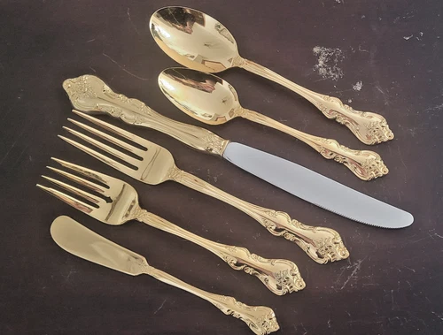 104 PIECE INTERNATIONAL DEEP SILVER 24K GOLD-ELECTROPLATED Orleans Flatware