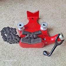 Ridgid 40215 BC810 1/2-8" Capacity Top Screw Bench Chain Vise NEW NOS FREE SHIP