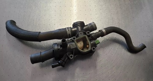 Ford Mondeo MK4 Thermostat Housing 9656182980 D62 - Picture 2 of 2