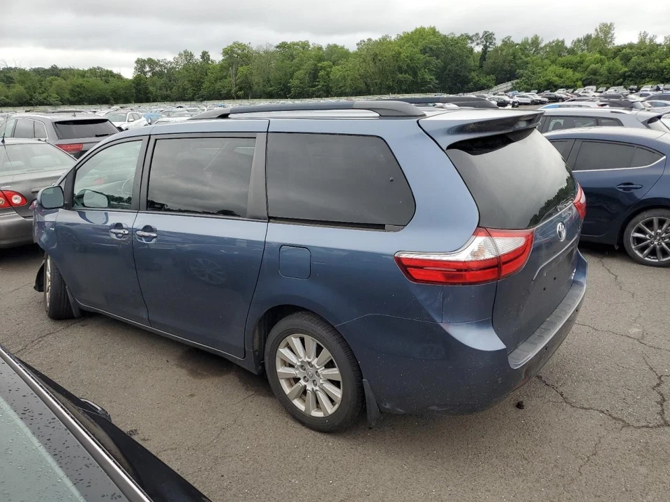 Used Front Right Fender fits: 2017 Toyota Sienna R. w/o antenna Front Right Grad Foto 2 de 4