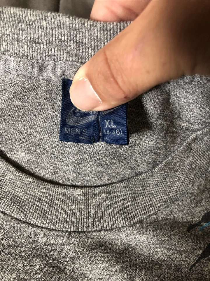 复古蓝色标签耐克鞋过肩单针 T 恤罕见 UNC 颜色方式? — 第 2/4 张图片