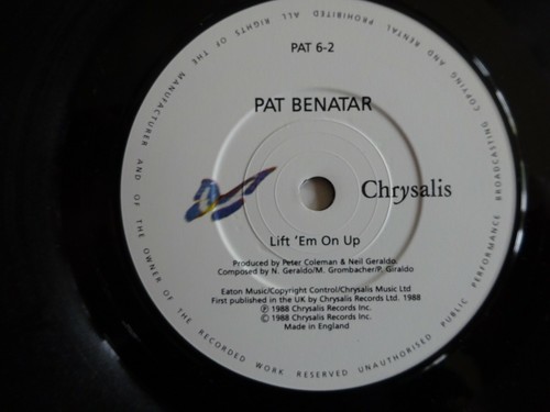 PAT BENATAR - DON'T WALK AWAY 1988 7" VINYL SINGLE. PAT6. - Foto 4 di 4
