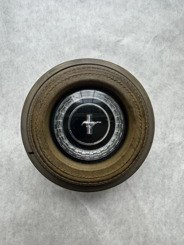 1967 FORD MUSTANG ORIGINAL VOLANTE ALMOFADA CENTRAL ALMOFADA DE SEGURANÇA HERA OURO FABRICANTE DE EQUIPAMENTO ORIGINAL - Imagem 3 de 4