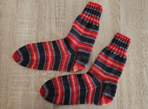 Gr. 38-39 handgestrickte Wollsocken Strumpfe Sockenwolle 4 fach Handarbeit - Bild 1 von 1