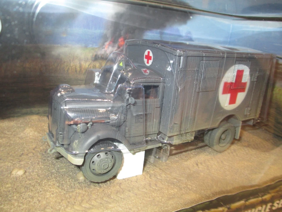 FORCES OF VALOR 1:32 OPEL BLITZ AMBULANCE RAL7021 DARK GREY 1942 - Image 2 of 3